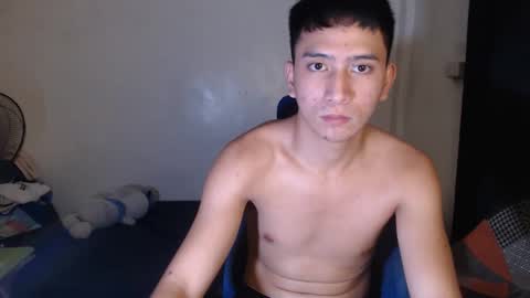 Snapshot of adancummer chatting on 12/15/25, 05:23 adancummer online show from 12/15/25, 05:23