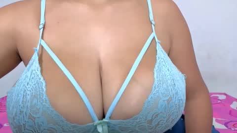 Snapshot of adara_cute18 chatting on 10/18/25, 02:40 adara_cute18 online show from 10/18/25, 02:40