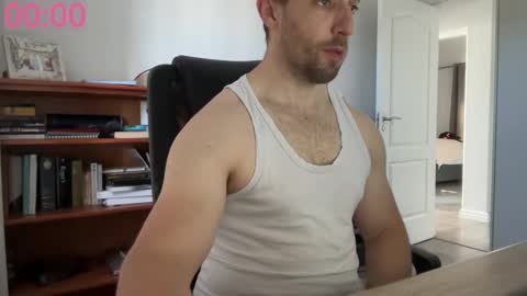 Snapshot of adb_1989 chatting on 12/03/24, 01:32 John online show from 12/03/24, 01:32