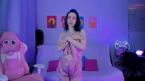 Snapshot of adel_vibes chatting on 02/13/26, 03:02 Adelle online show from 02/13/26, 03:02