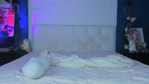 Adelle online show from 04/21/26, 01:42