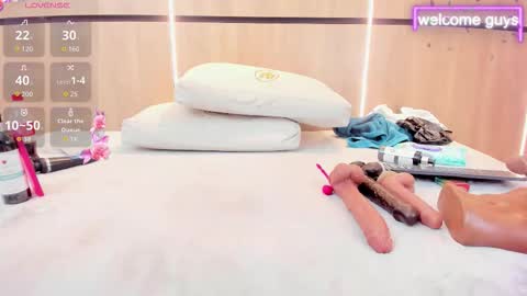 adela chase online show from 10/31/25, 04:02