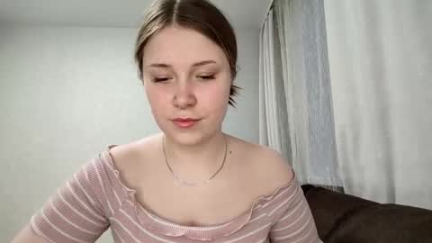 Snapshot of adele_veli chatting on 01/05/25, 11:48 adele_veli online show from 01/05/25, 11:48