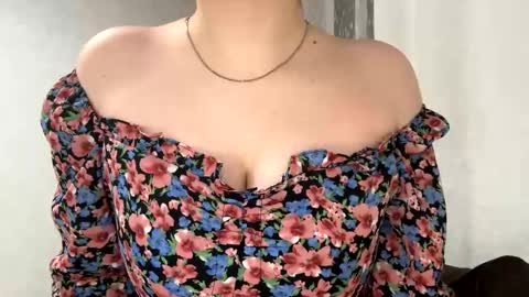 Snapshot of adele_veli chatting on 01/07/25, 03:54 adele_veli online show from 01/07/25, 03:54