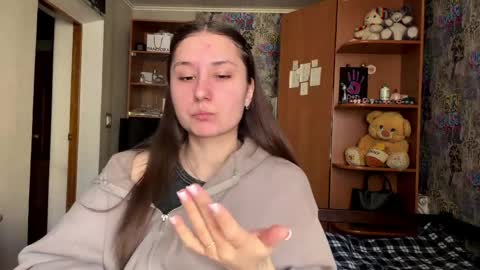 Poly online show from 03/25/26, 09:15