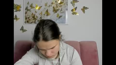 Snapshot of adelecruzz chatting on 02/17/26, 12:23 adelecruzz online show from 02/17/26, 12:23