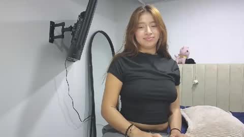 Snapshot of adelein_foxxx chatting on 02/10/26, 01:43 adellein foxx online show from 02/10/26, 01:43