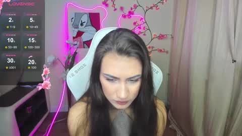 Snapshot of adeleluu chatting on 12/01/25, 02:05 Adel online show from 12/01/25, 02:05