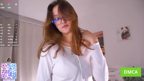 Snapshot of adeles_vibes chatting on 10/31/25, 04:08 Adele online show from 10/31/25, 04:08