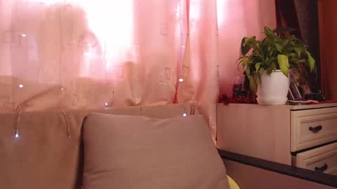Snapshot of adelin_maxwell chatting on 01/19/25, 06:42 Lina online show from 01/19/25, 06:42