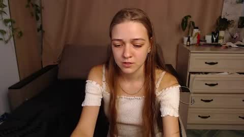 Snapshot of adelin_maxwell chatting on 07/11/26, 03:26 Lina online show from 07/11/26, 03:26