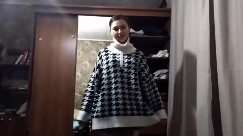 Snapshot of adelinehaefner chatting on 11/24/25, 03:12 Anna online show from 11/24/25, 03:12