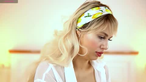 Snapshot of adelineking chatting on 10/12/25, 02:10 Ade online show from 10/12/25, 02:10