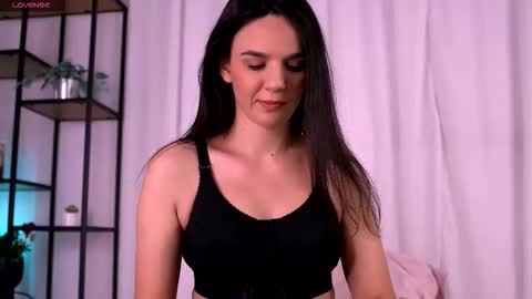 Adelle online show from 12/19/25, 07:04