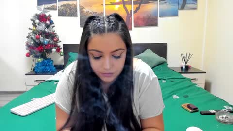 Adellineee online show from 12/30/24, 12:54