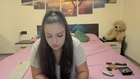 Adellineee online show from 04/16/26, 09:15