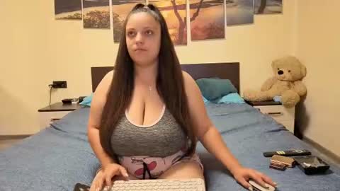 Snapshot of adellineee chatting on 06/15/26, 08:33 Adellineee online show from 06/15/26, 08:33