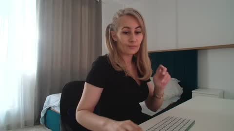 Adellyn online show from 06/14/26, 04:31