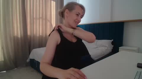 Adellyn online show from 06/19/26, 03:27