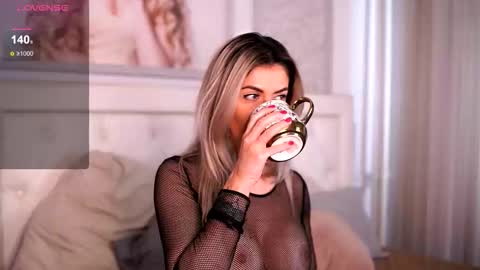 Snapshot of adelyn_chase chatting on 11/02/25, 10:39 Adelyn online show from 11/02/25, 10:39