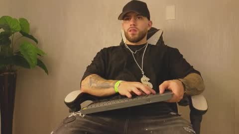 Ades online show from 11/02/25, 07:22