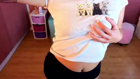 Snapshot of adharawo chatting on 12/04/25, 02:04 Adhara online show from 12/04/25, 02:04