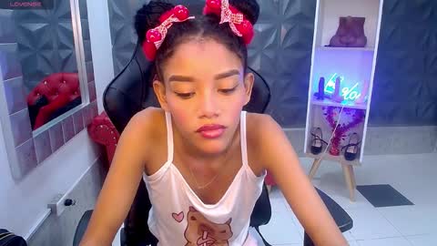 adisson_petite1 online show from 02/23/26, 05:32