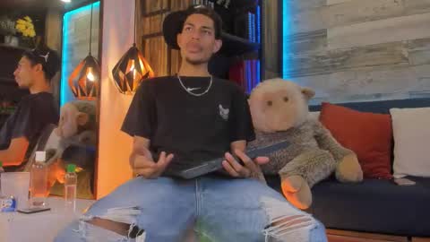 Snapshot of adonis_wb chatting on 11/18/25, 01:44 adonis_wb online show from 11/18/25, 01:44