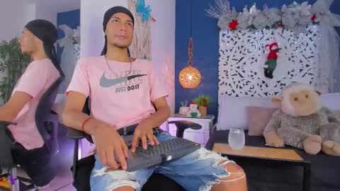 Snapshot of adonis_wb chatting on 12/04/25, 08:39 adonis_wb online show from 12/04/25, 08:39