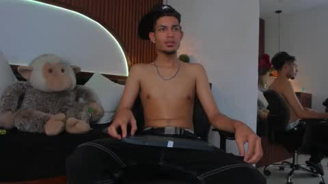 Snapshot of adonis_wb chatting on 12/14/25, 05:51 adonis_wb online show from 12/14/25, 05:51