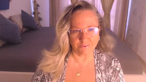 Cryna online show from 09/21/25, 09:55