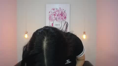 Snapshot of adri_gomez_1 chatting on 04/25/26, 01:14 Adri online show from 04/25/26, 01:14
