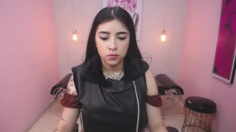 Snapshot of adri_gomez_1 chatting on 04/29/26, 10:52 Adri online show from 04/29/26, 10:52