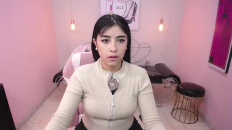 Snapshot of adri_gomez_1 chatting on 04/30/26, 10:43 Adri online show from 04/30/26, 10:43