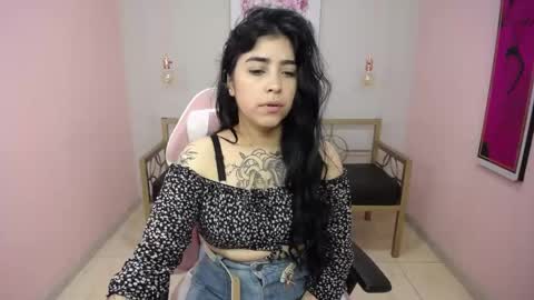 Snapshot of adri_gomez_1 chatting on 05/13/26, 12:24 Adri online show from 05/13/26, 12:24