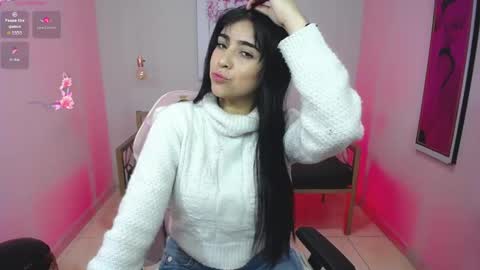 Snapshot of adri_gomez_1 chatting on 05/19/26, 12:11 Adri online show from 05/19/26, 12:11