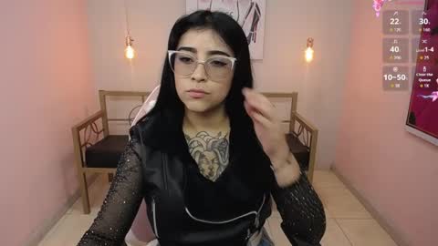 Snapshot of adri_gomez_1 chatting on 05/28/26, 11:40 Adri online show from 05/28/26, 11:40