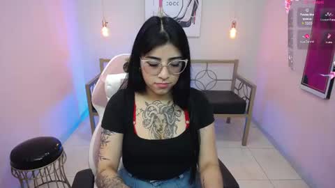 Snapshot of adri_gomez_1 chatting on 06/13/26, 11:08 Adri online show from 06/13/26, 11:08