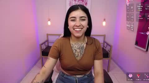 Snapshot of adri_gomez_1 chatting on 06/21/26, 01:03 Adri online show from 06/21/26, 01:03