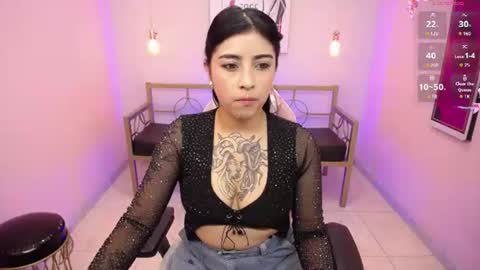 Snapshot of adri_gomez_1 chatting on 06/22/26, 12:35 Adri online show from 06/22/26, 12:35