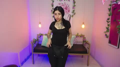 Snapshot of adri_gomez_1 chatting on 06/27/26, 11:59 Adri online show from 06/27/26, 11:59