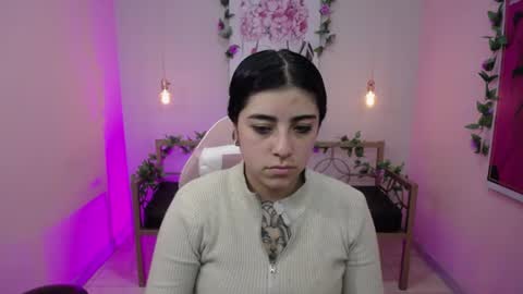 Snapshot of adri_gomez_1 chatting on 06/30/26, 01:12 Adri online show from 06/30/26, 01:12