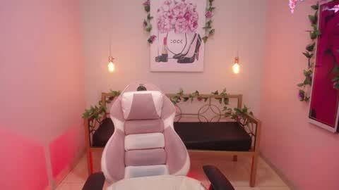 Snapshot of adri_gomez_1 chatting on 07/02/26, 12:11 Adri online show from 07/02/26, 12:11