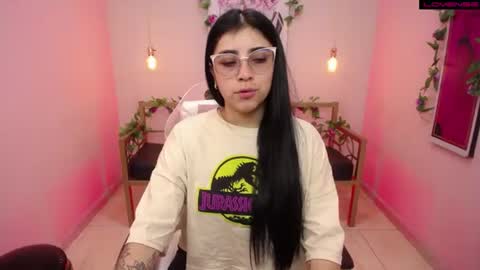 Snapshot of adri_gomez_1 chatting on 07/06/26, 12:02 Adri online show from 07/06/26, 12:02