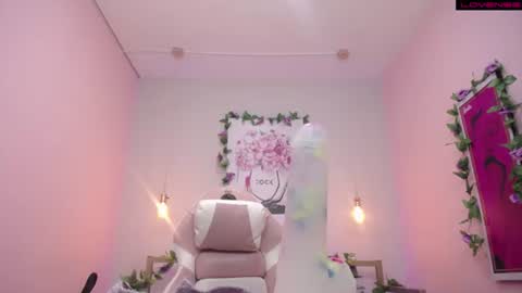 Snapshot of adri_gomez_1 chatting on 07/08/26, 01:26 Adri online show from 07/08/26, 01:26