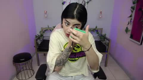 Snapshot of adri_gomez_1 chatting on 07/18/26, 01:04 Adri online show from 07/18/26, 01:04