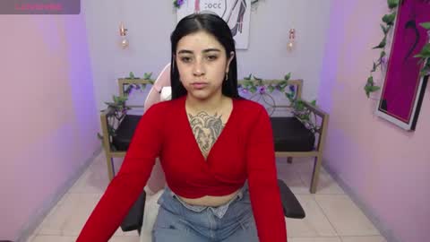 Snapshot of adri_gomez_1 chatting on 07/25/26, 12:25 Adri online show from 07/25/26, 12:25