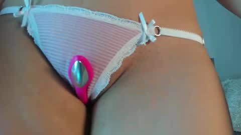 Snapshot of adri_silva_ chatting on 07/24/26, 11:25 adri online show from 07/24/26, 11:25