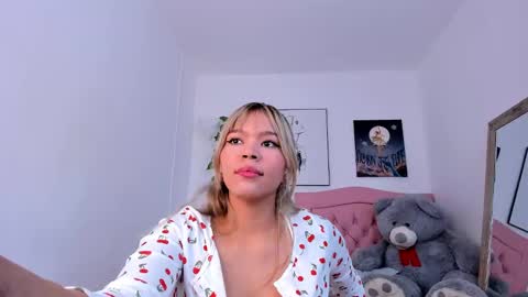 Snapshot of adria_ross chatting on 02/19/25, 05:06 Adriana online show from 02/19/25, 05:06