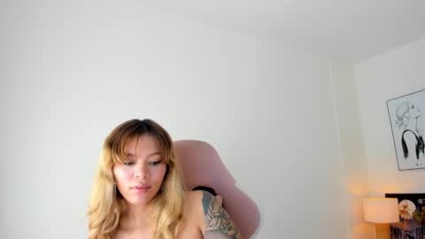 Snapshot of adria_ross chatting on 09/28/25, 02:00 Adriana online show from 09/28/25, 02:00